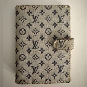 LV Mini Lin Agenda Blue with 200 sheets of 3”x5” regular lined paper included